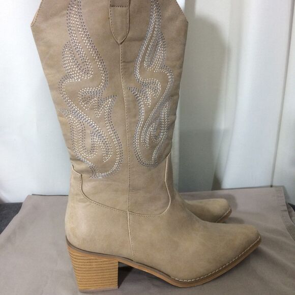 NEW Tan Cowboy Western Boots Embroidered Pointed Toe Faux Leather Size 8 - Picture 2 of 7